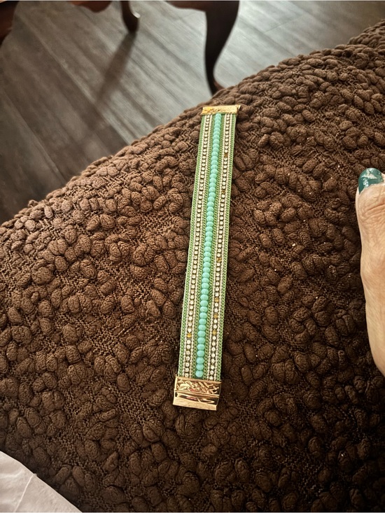 Jewelry - Turquoise Beaded Gold-Trim Bracelet